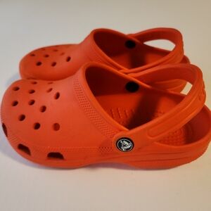 CROCS Classic Clogs, Vibrant Orange Size M 4 W 6